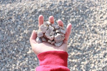 3/4" White/Grey Crushed Stone
